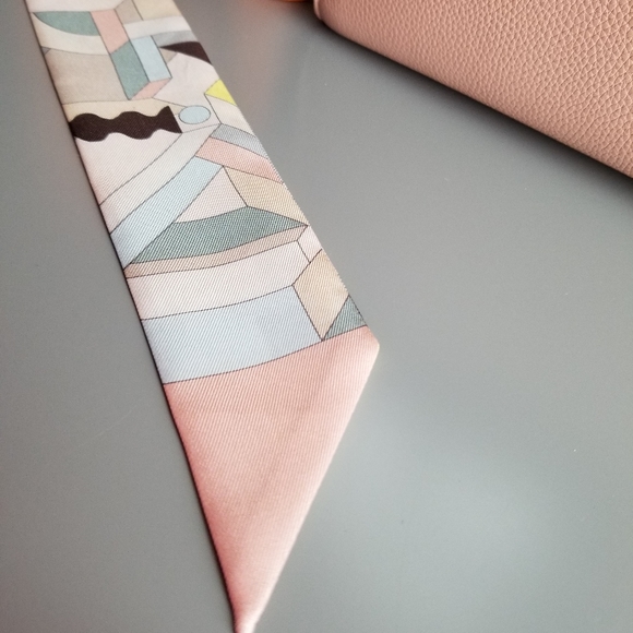 HERMES Beautiful Twilly scarf 100% Silk - Picture 13 of 16